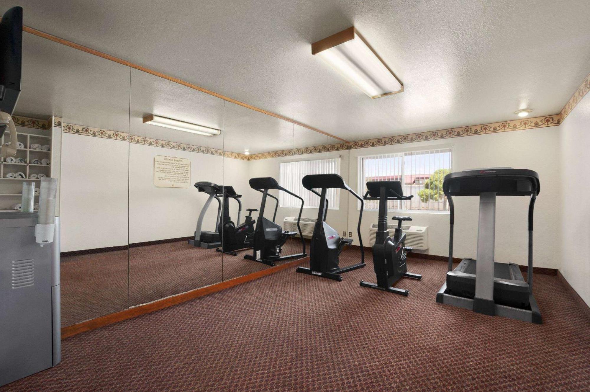 ซูเปอร์ 8 บาย วินด์แฮม ออสติน นอร์ท/ยูนิเวอร์ซิตี้ แอเรีย Hotel ภายนอก รูปภาพ